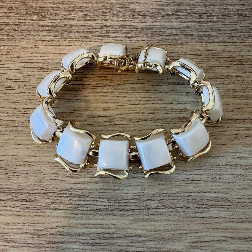 Unbranded Women's Gold and White Jewellery